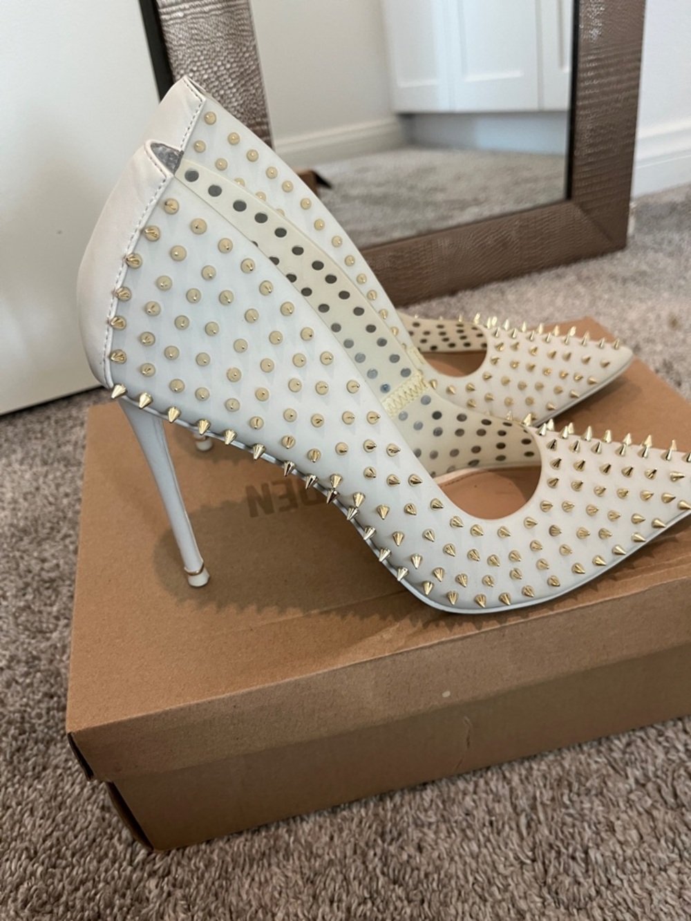 Steve Madden Cream Pointed-Toe Stiletto Pumps with Gold Spikes - Picture 3 of 5